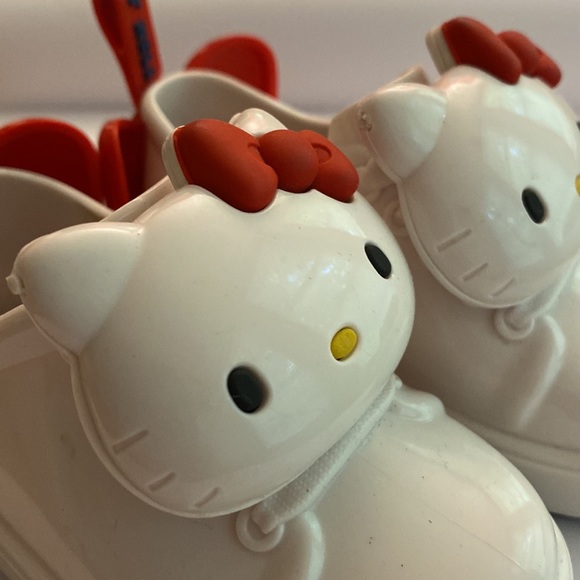 Hello Kitty 🐈‍⬛ Mini Melissa white and red ADORABLE sneakers shoes US 5 toddler - Picture 3 of 10